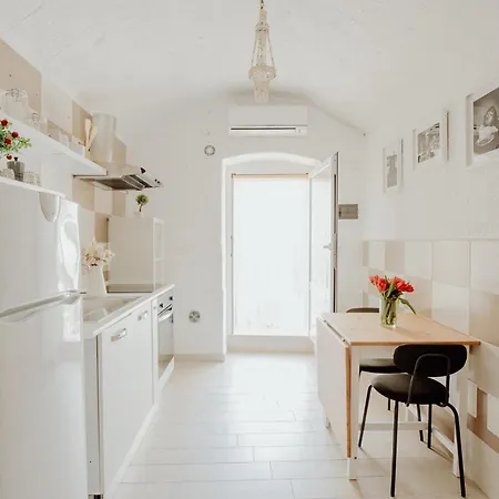 Palazzo Pezzolla By Monholiday Apartment *
