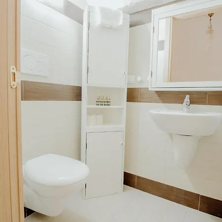 Apartment Palazzo Pezzolla By Monholiday